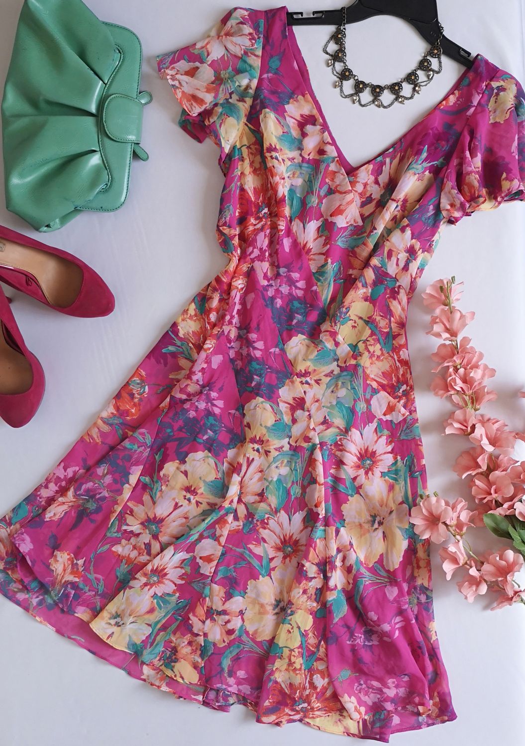 VESTIDO CAMPANA ABAJO INCLUYE COLLAR