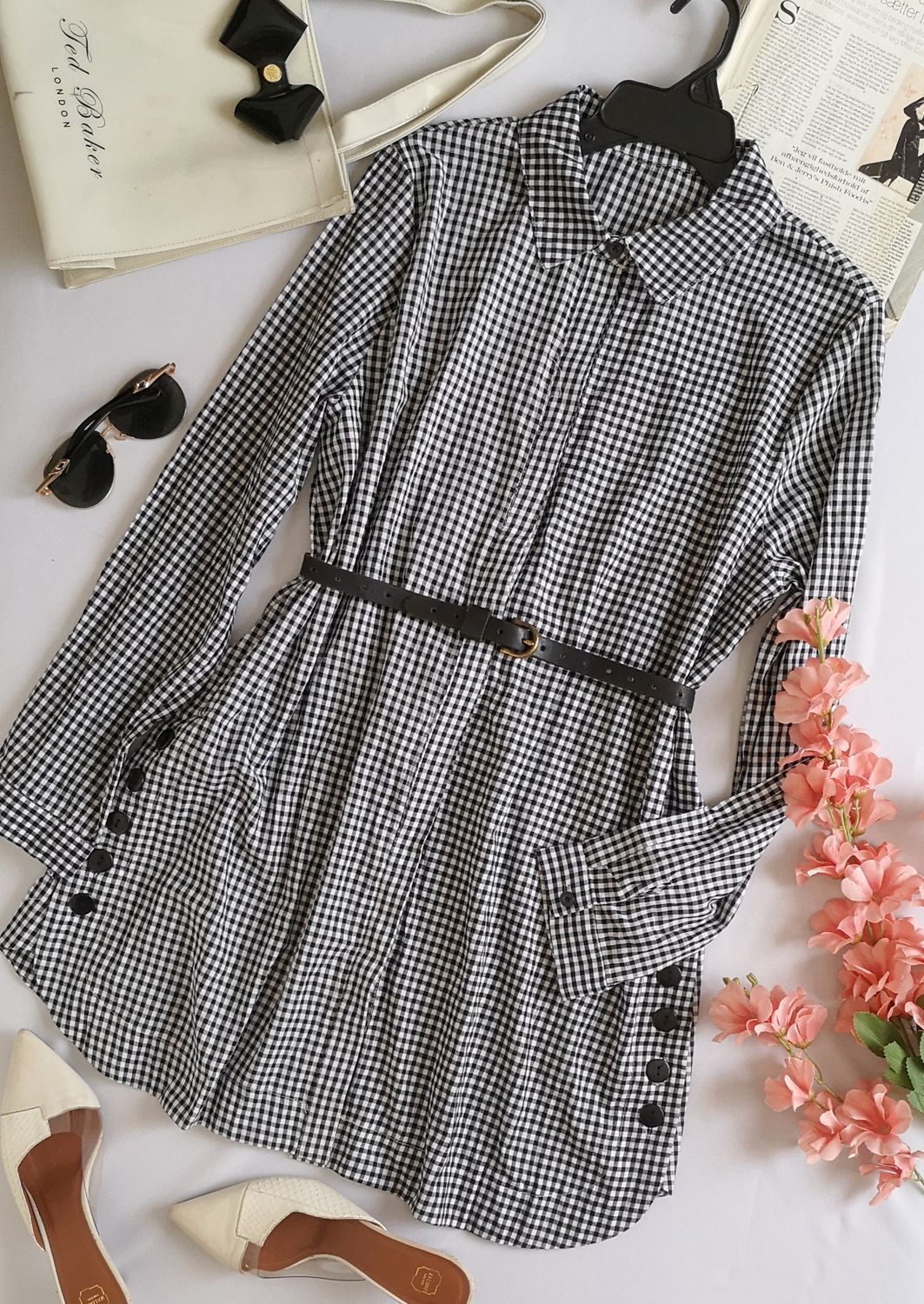 VESTIDO CON BOTONES A LOS LADOS INCLUYE CINCHO