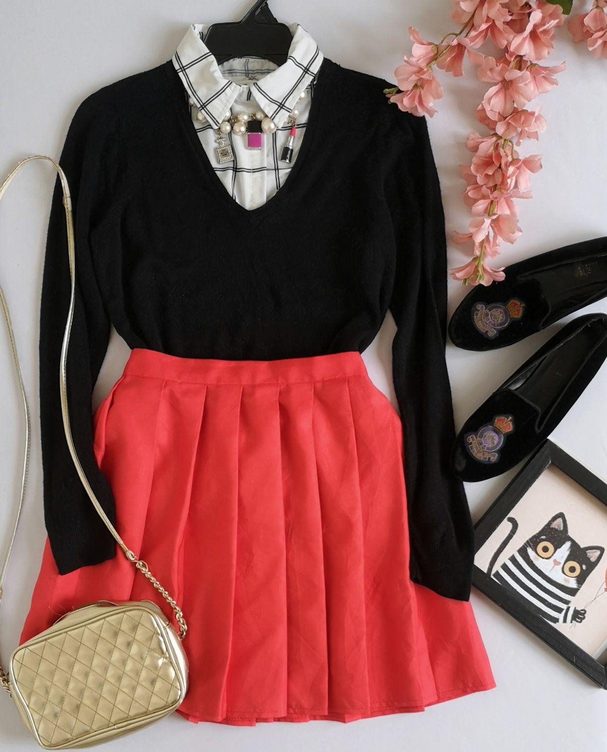 FALDA CON PALETONES Y SUÉTER