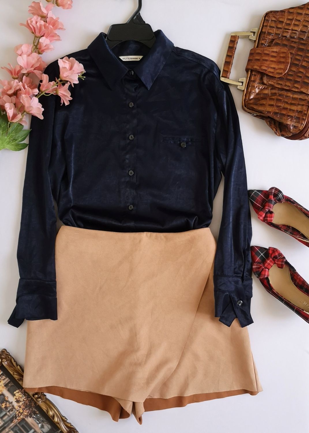 FALDA PANTALONETA Y BLUSA TIPO SEDA