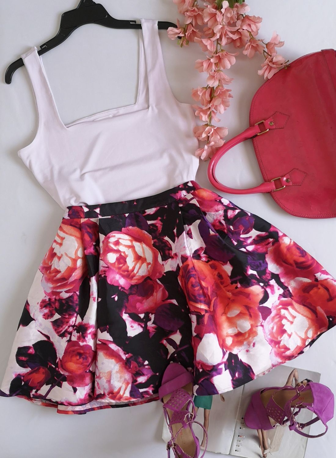 BLUSA CUELLO CUADRADO Y FALDA BOMBACHA
