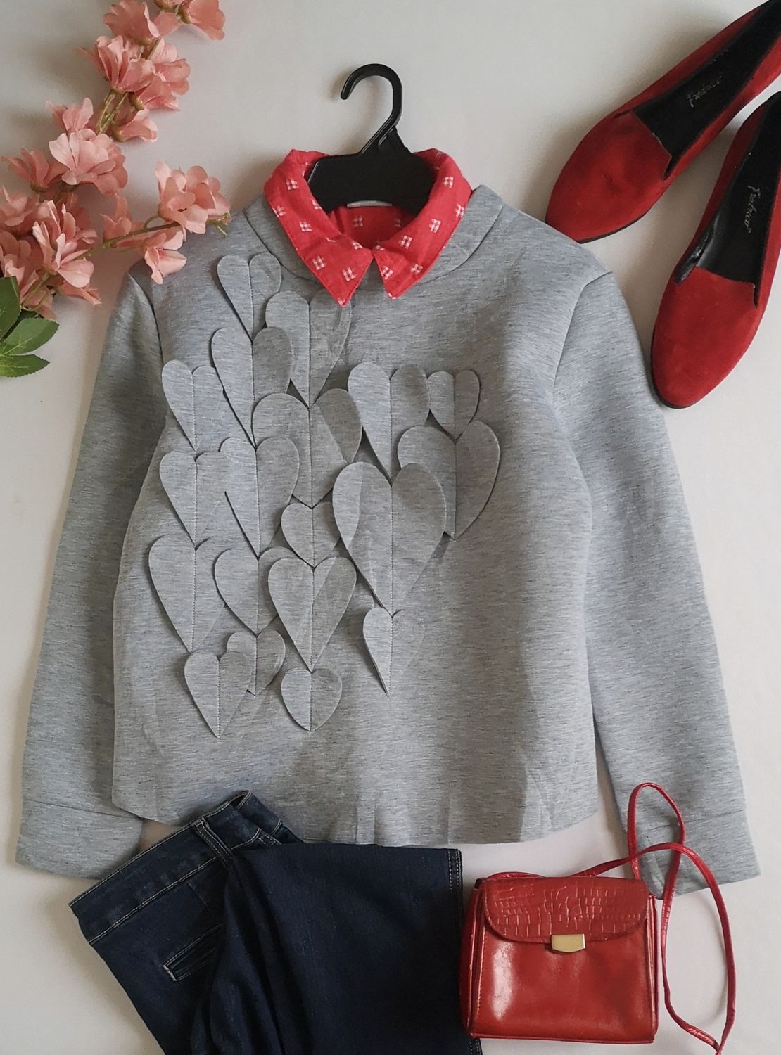 SUÉTER CON DETALLES DE CORAZONES
