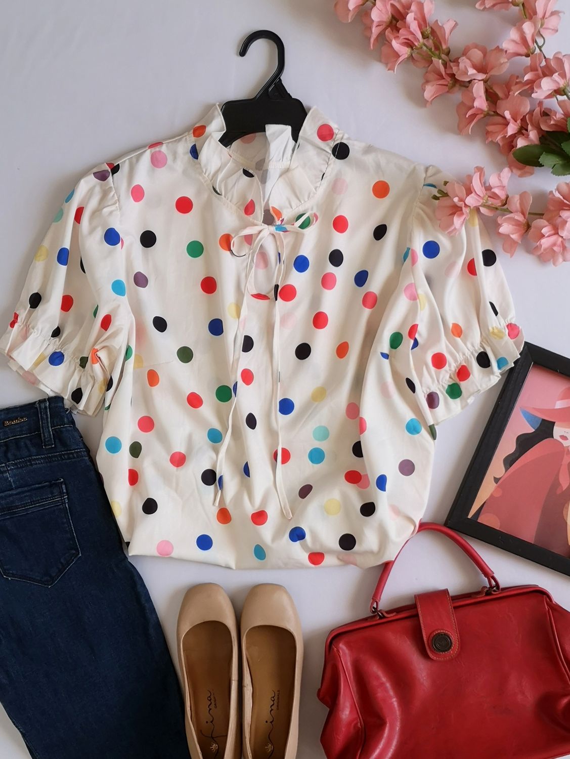 BLUSA CON OLANES EN EL CUELLO