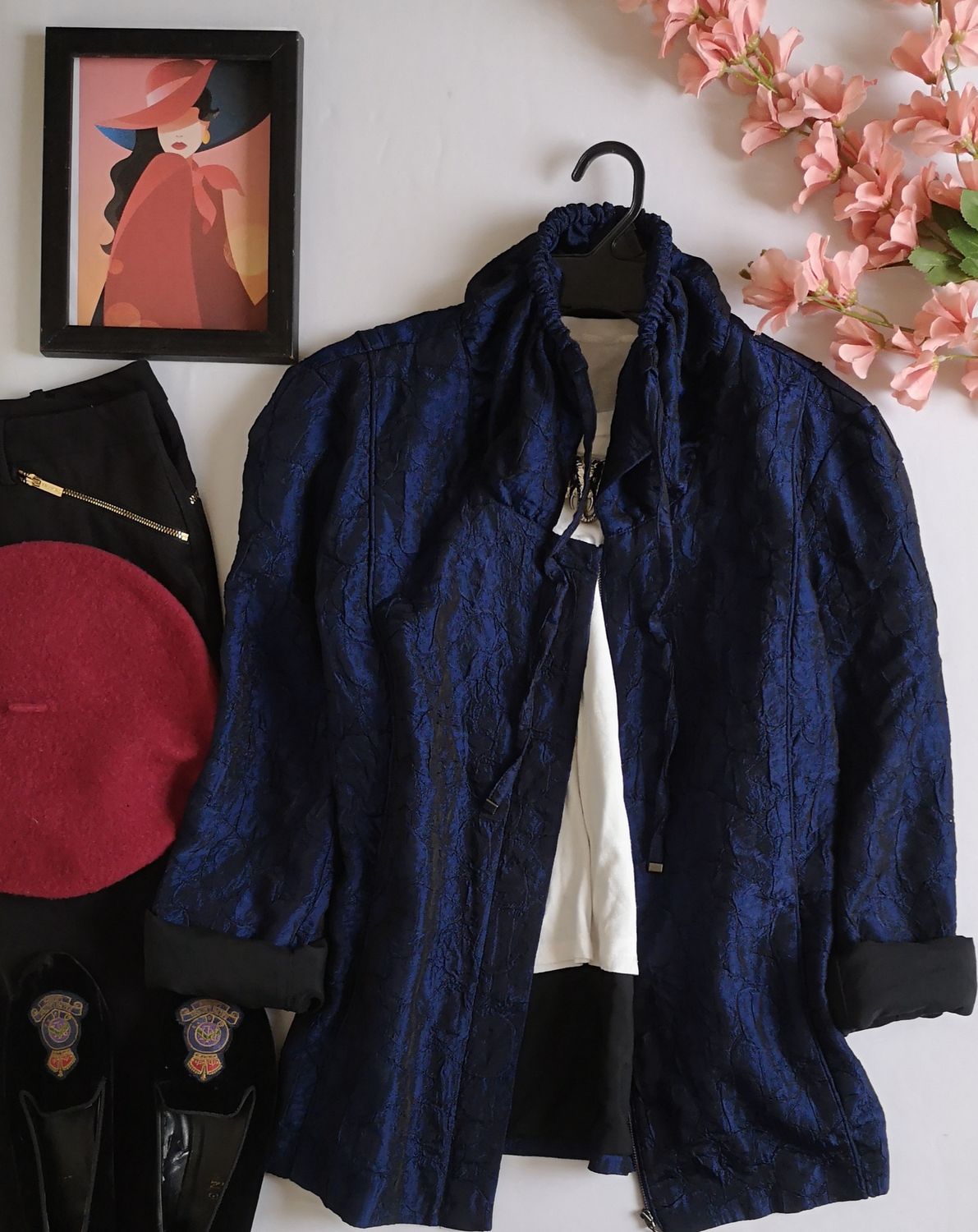 CHAQUETA CON ZIPPER ADELANTE