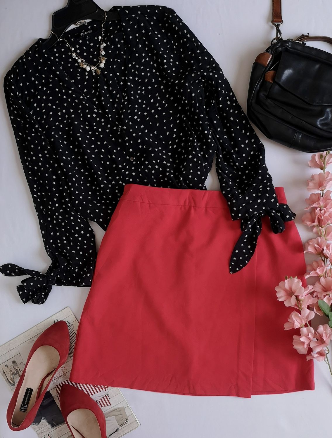 FALDA DE TRASLAPADA Y BLUSA CUELLO EN V