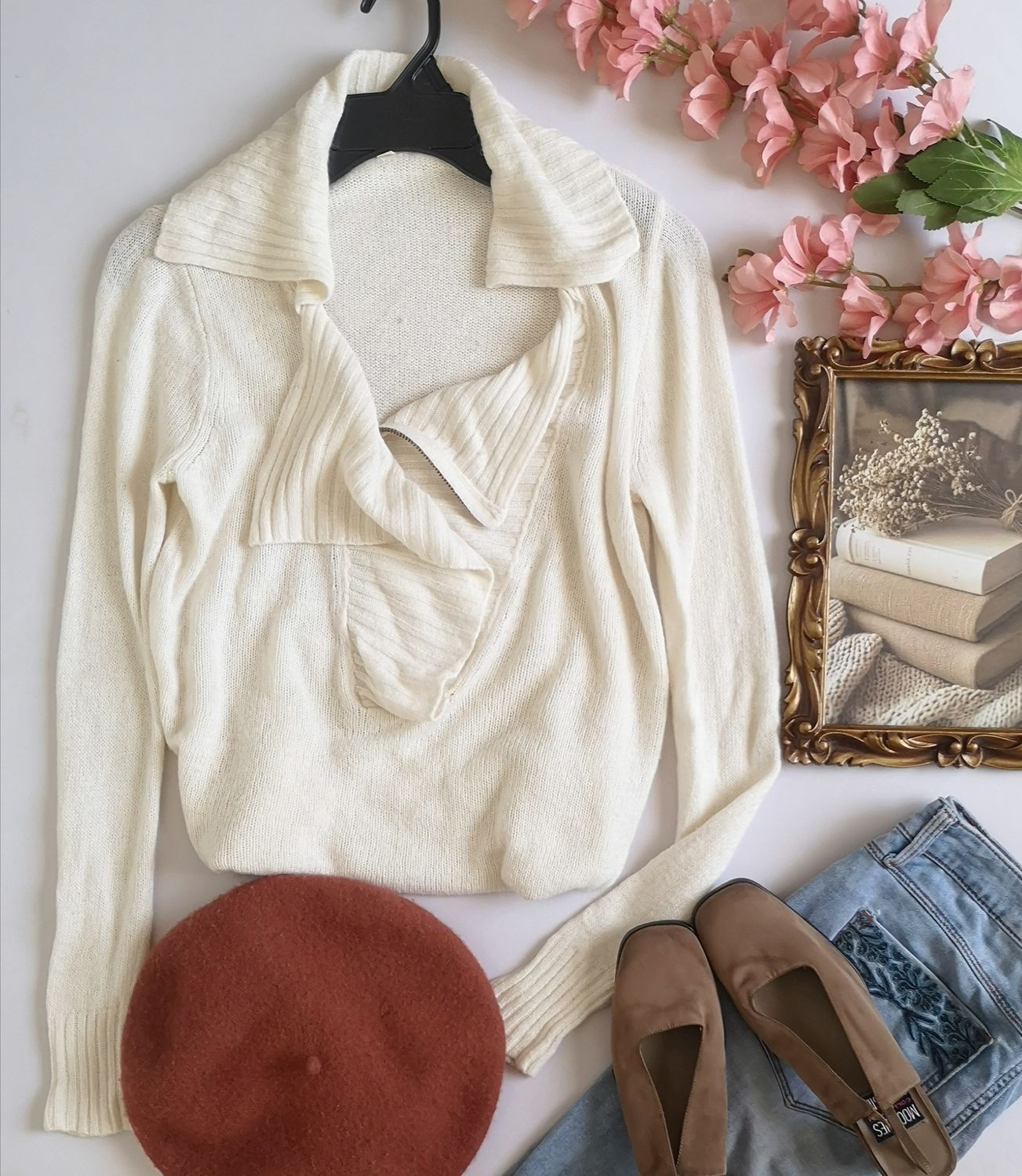 SUÉTER CON ZIPPER ADELANTE