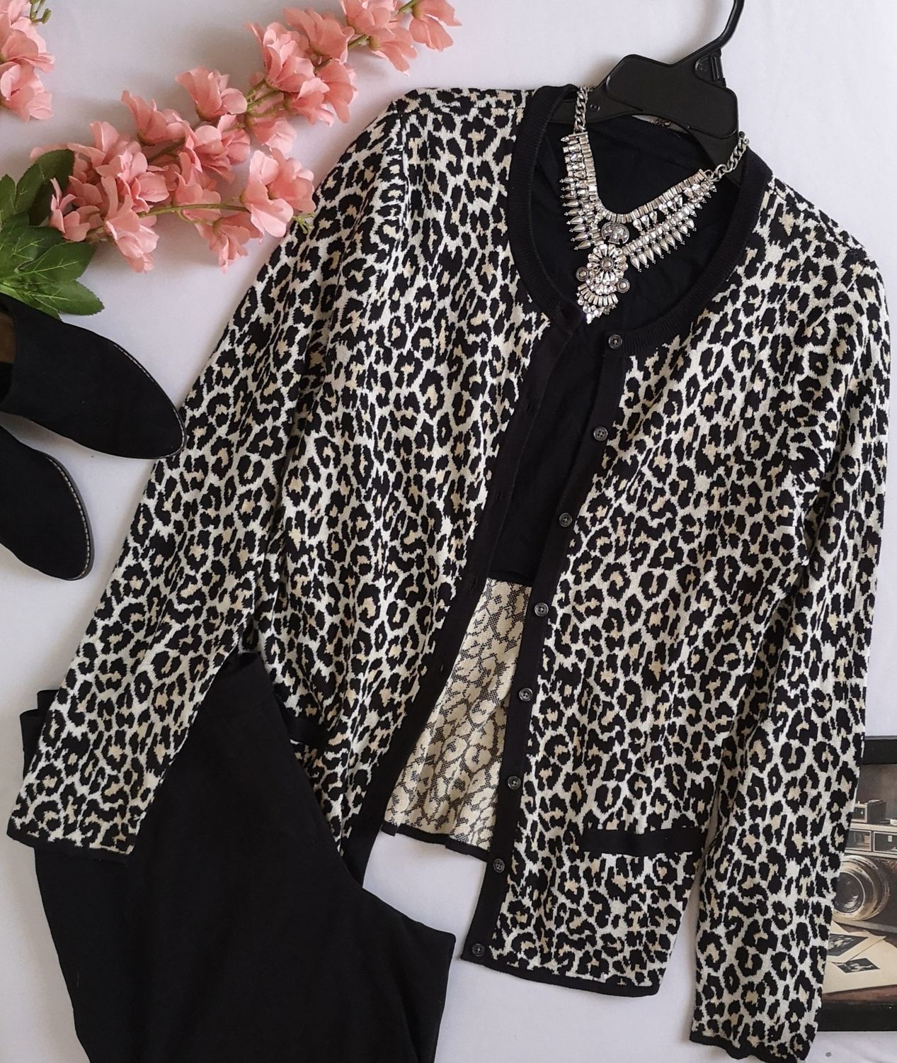 CÁRDIGAN CON BOTONES