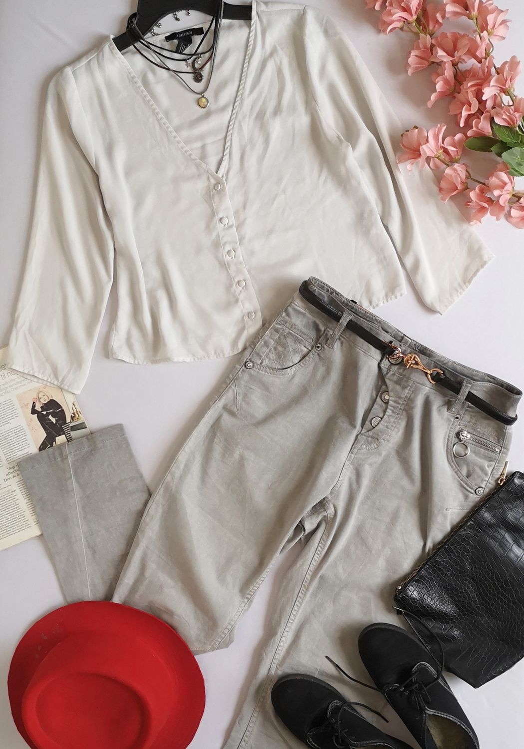 JEANS ANCHO DE LAS CADERAS Y BLUSA CORTA ❤️