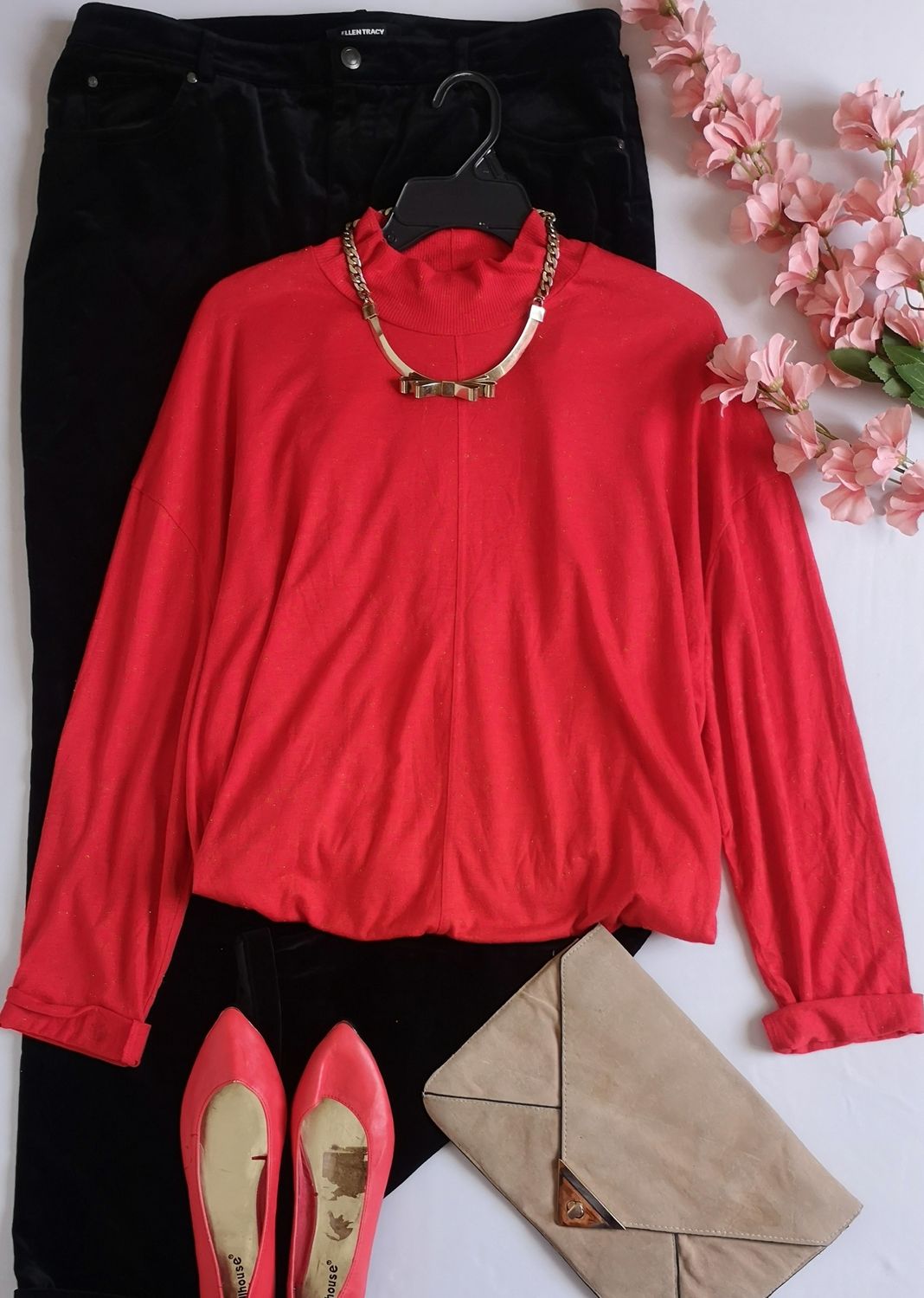 BLUSA ESTILO ANCHO CON DETALLES DORADOS