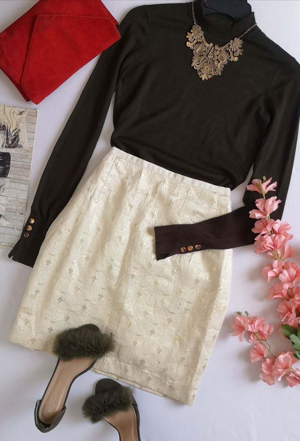 FALDA A LA RODILLA Y BLUSA TALLADA ⚓