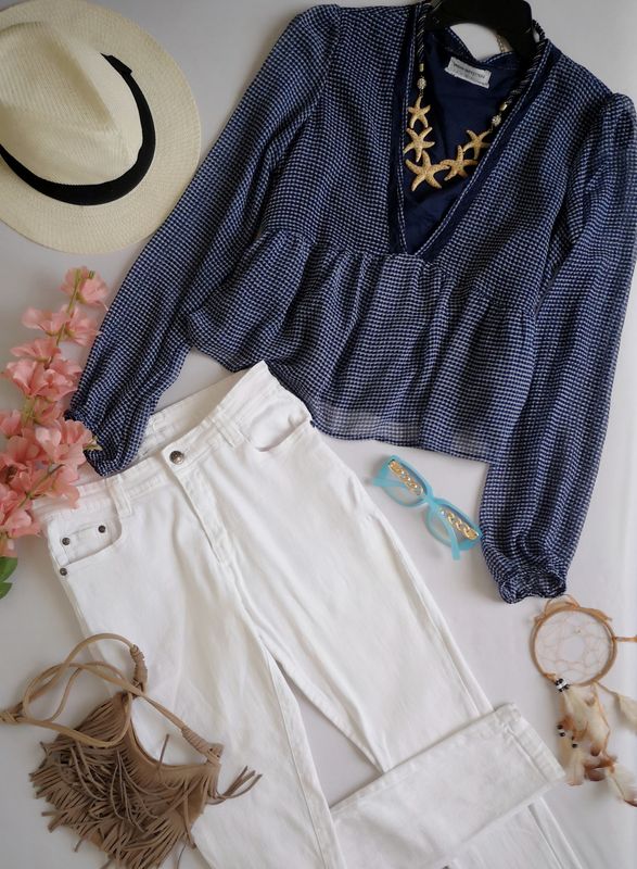 BLUSA TIPO PEPLUM Y JEANS CINTURA ALTA