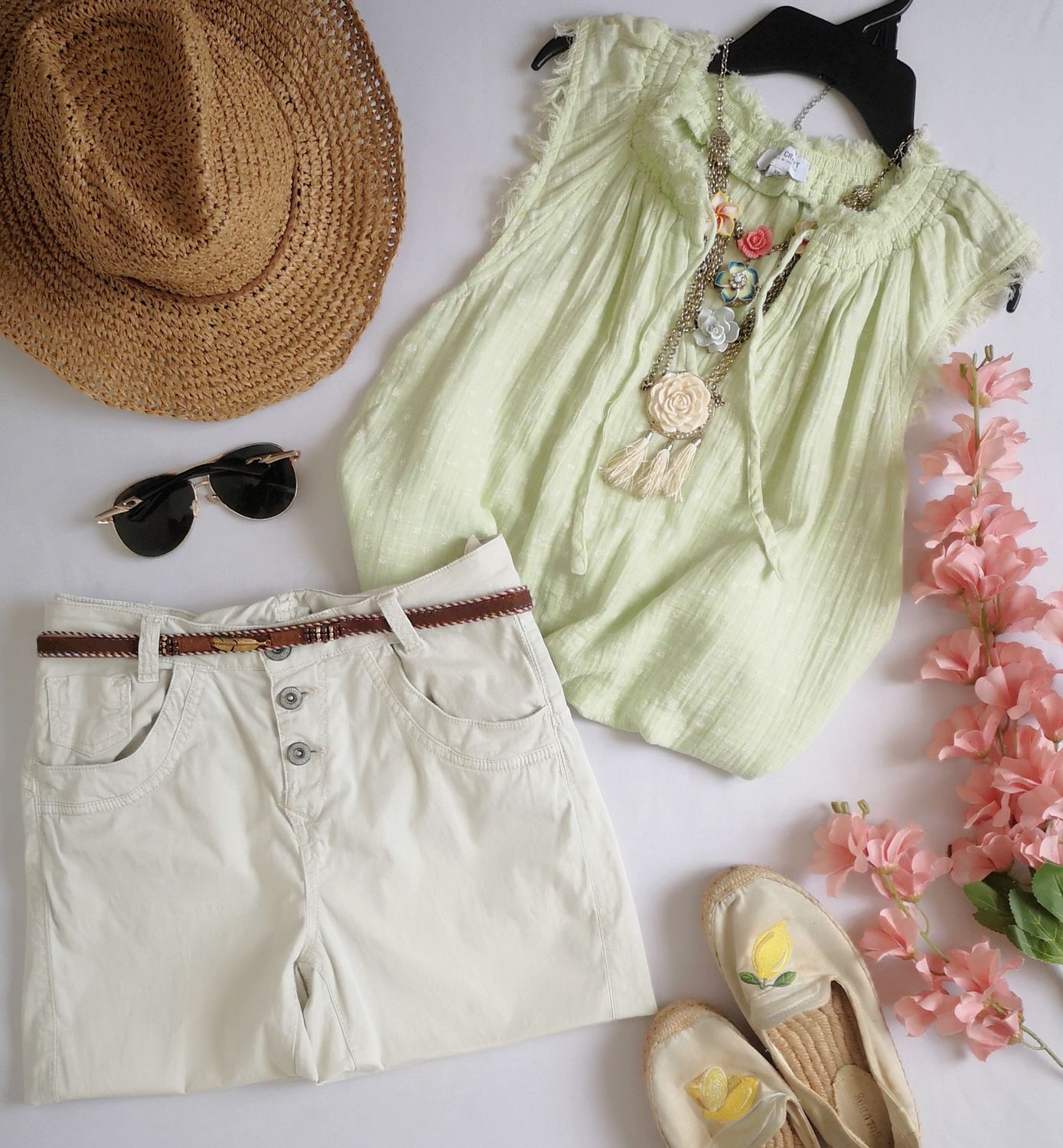 SHORT CON BLUSA HOLGADA DE ABAJO ⚓