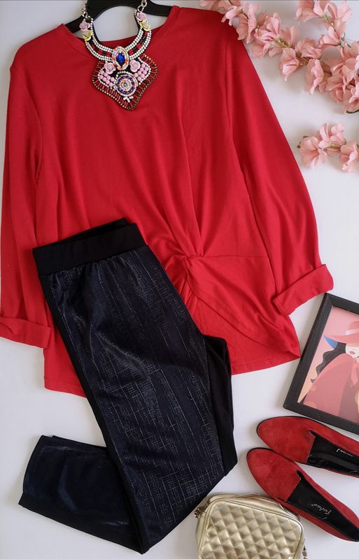 BLUSA CON NUDO Y PANTALÓN TIPO LICRA ⚓