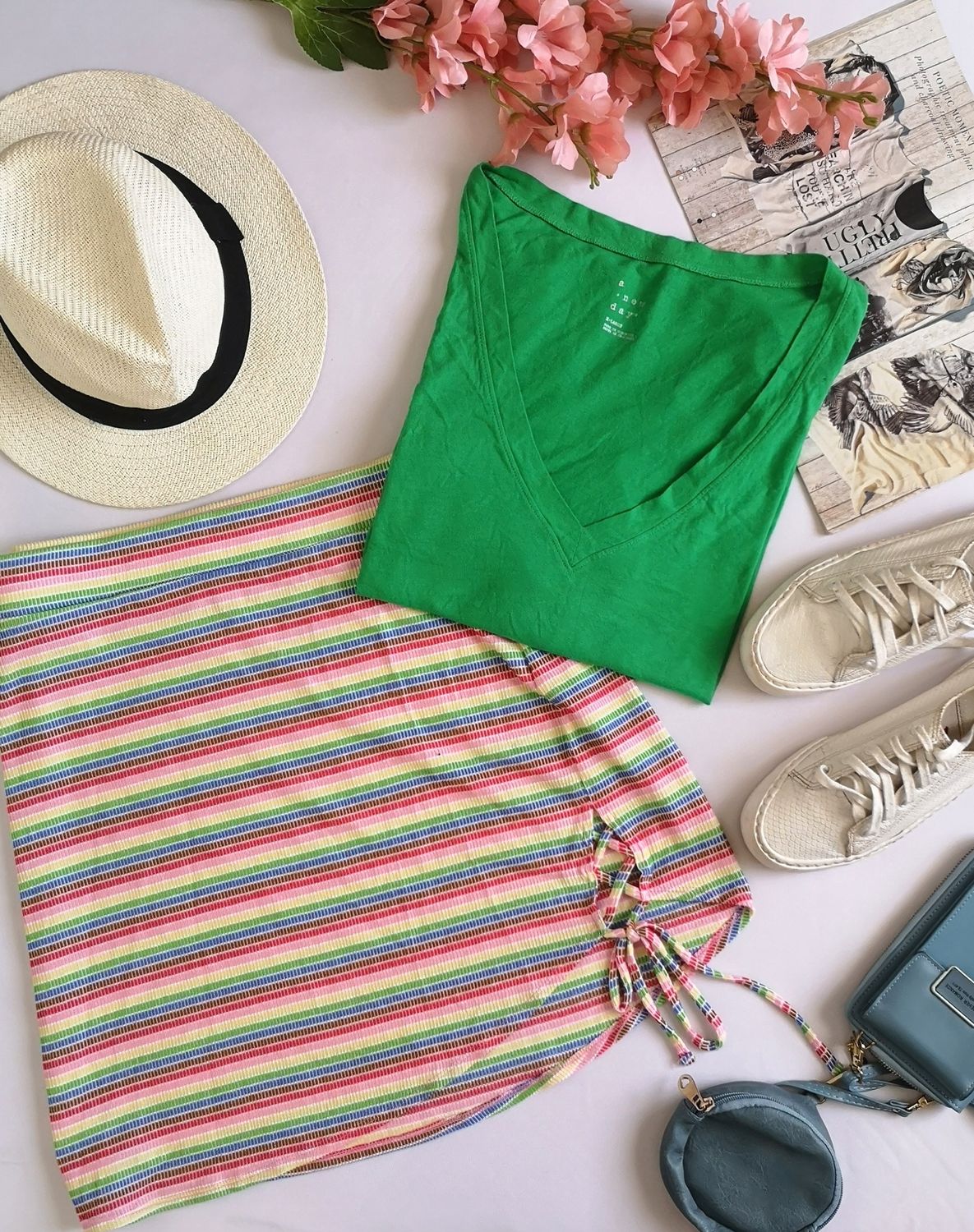 BLUSA TIPO PLAYERA Y FALDA CORTA