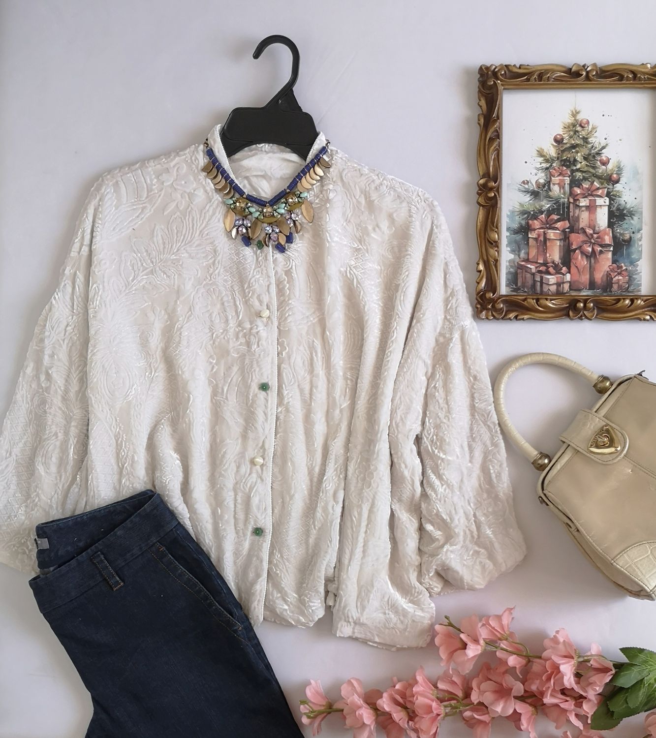 BLUSA CON DETALLES EN LA TELA ⚓