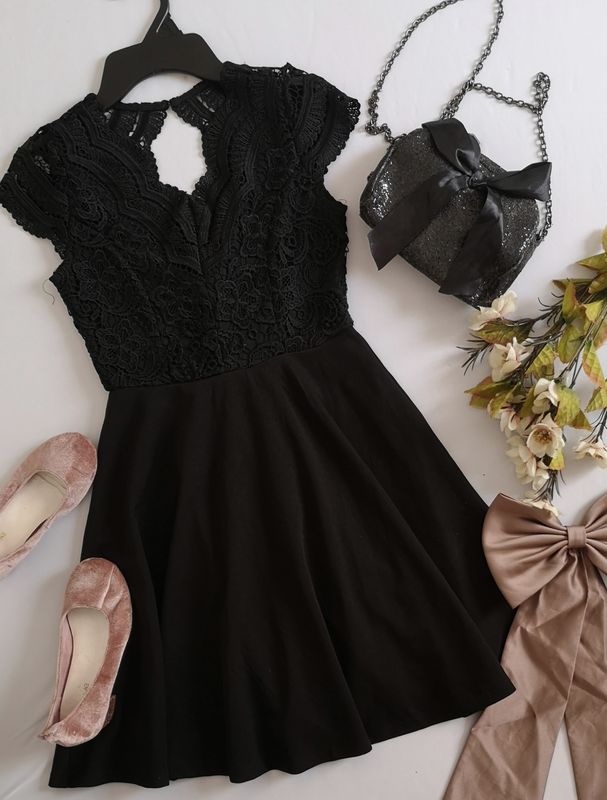 VESTIDO CON ENCAJE ARRIBA 💙