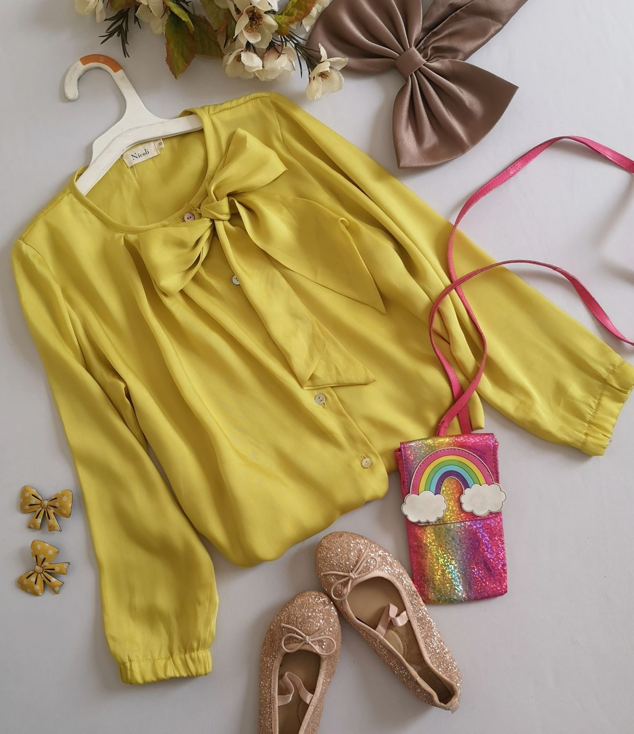 BLUSA TIPO SEDA INCLUYE GANCHITOS