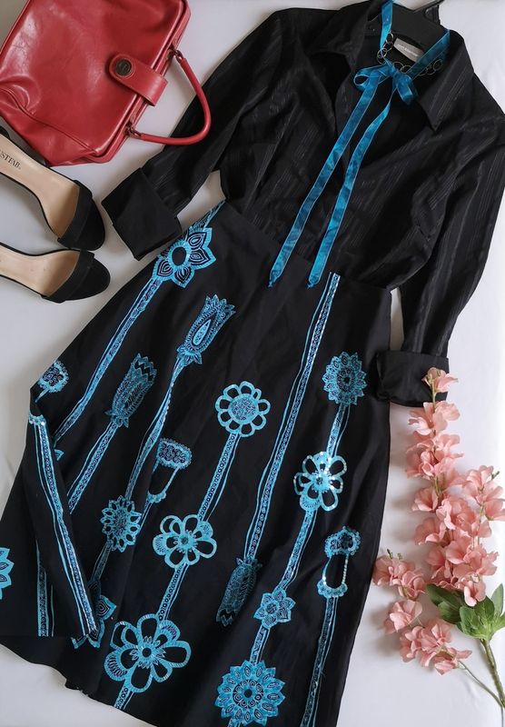 FALDA BORDADA DE ADELANTE Y BLUSA