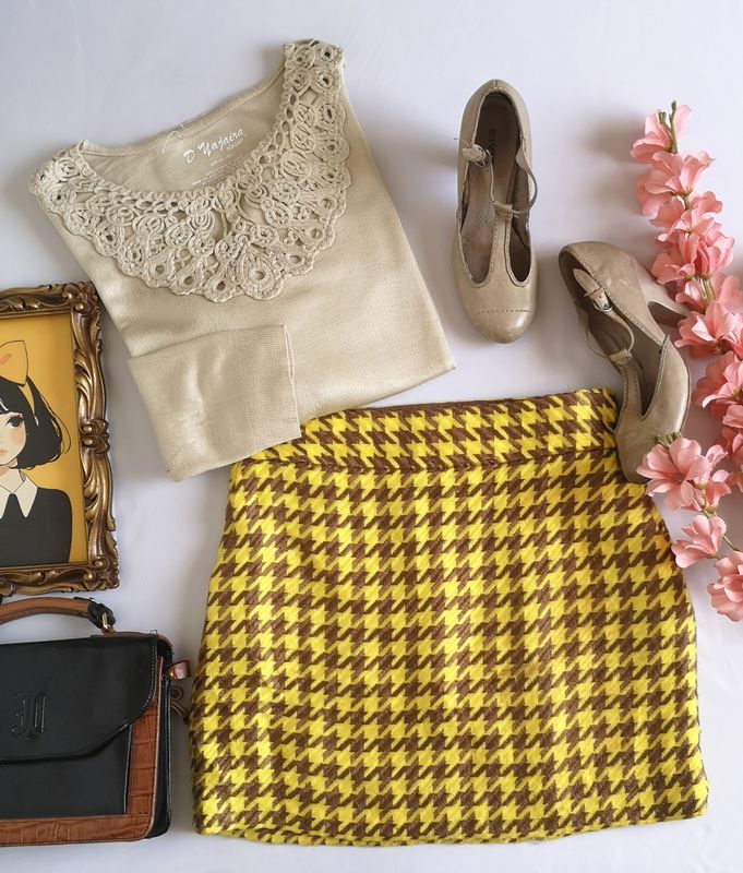 FALDA DE TWEED Y BLUSA TIPO SUÉTER