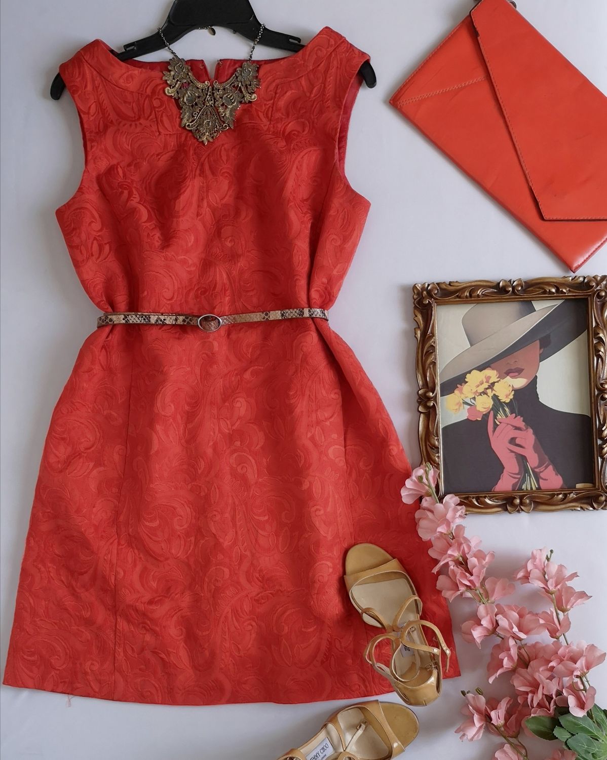 VESTIDO CORTE RECTO INCLUYE CINCHO