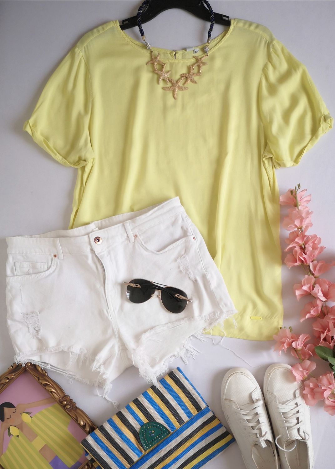 BLUSA ESTILO CUADRADO Y SHORT