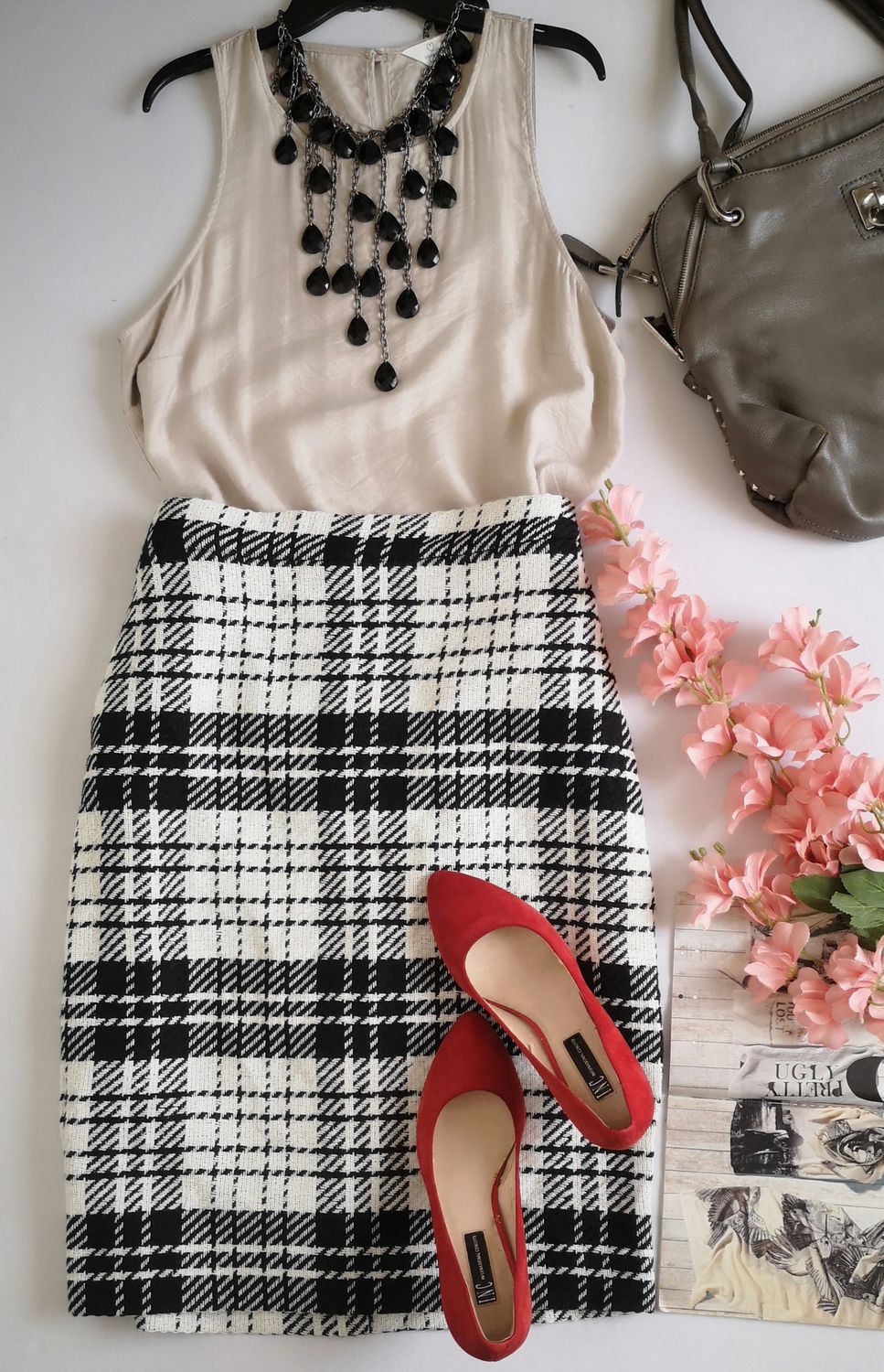 FALDA LÁPIZ DE TWEED Y BLUSA SIN MANGAS