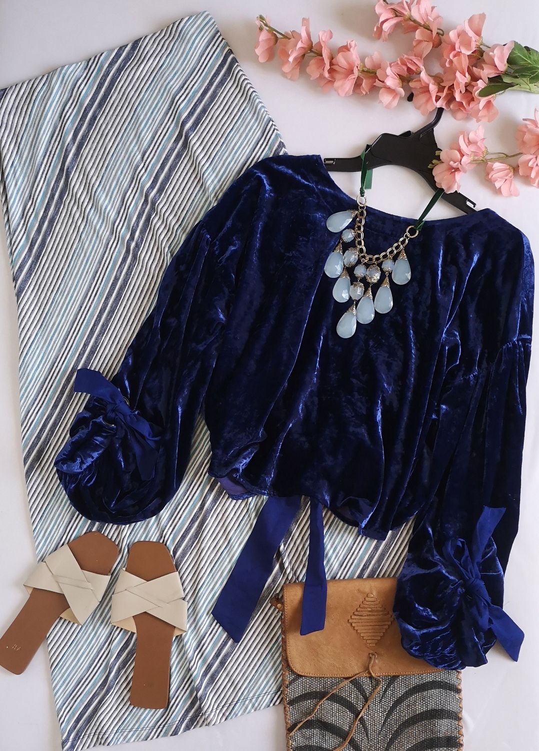 BLUSA MANGAS ANCHAS ABIERTO DE ATRÁS Y FALDA LARGA 💙