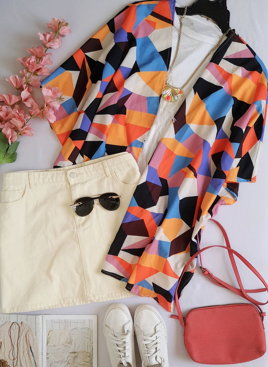 KIMONO Y FALDA CORTA