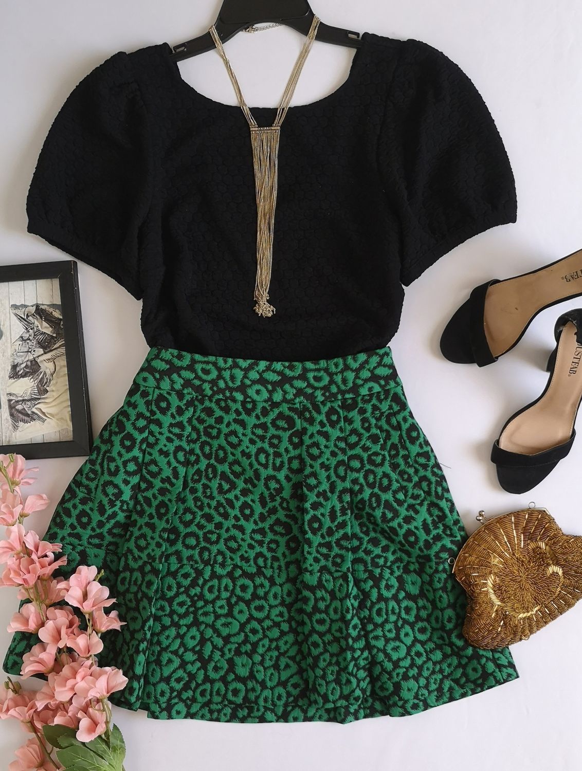 FALDA CON BOLSAS CINTURA ALTA Y BLUSA MANGAS PRINCESA