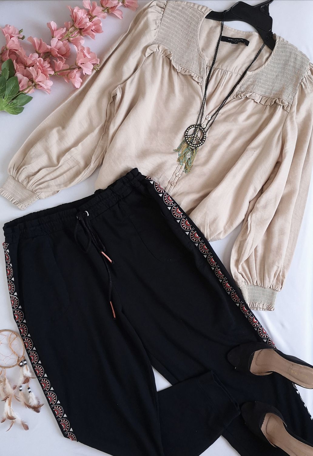 BLUSA CORTA Y JOGGER BORDADO DE LOS LADOS ⚓