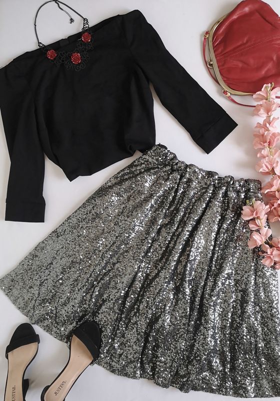 FALDA BOMBACHA DE LENTEJUELAS Y BLUSA CUELLO RECTO