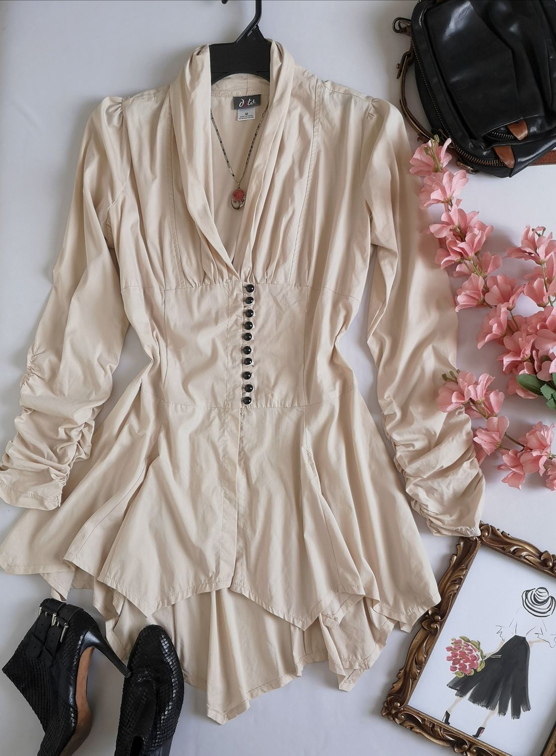 BLUSA ASIMÉTRICA CORRUGADA DE LAS MANGAS INCLUYE COLLAR ⚓