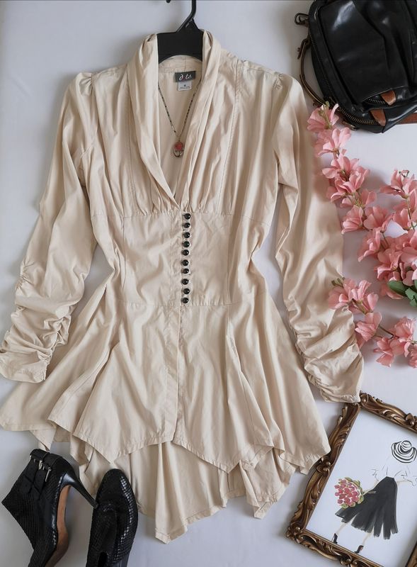 BLUSA ASIMÉTRICA CORRUGADA DE LAS MANGAS INCLUYE COLLAR ⚓