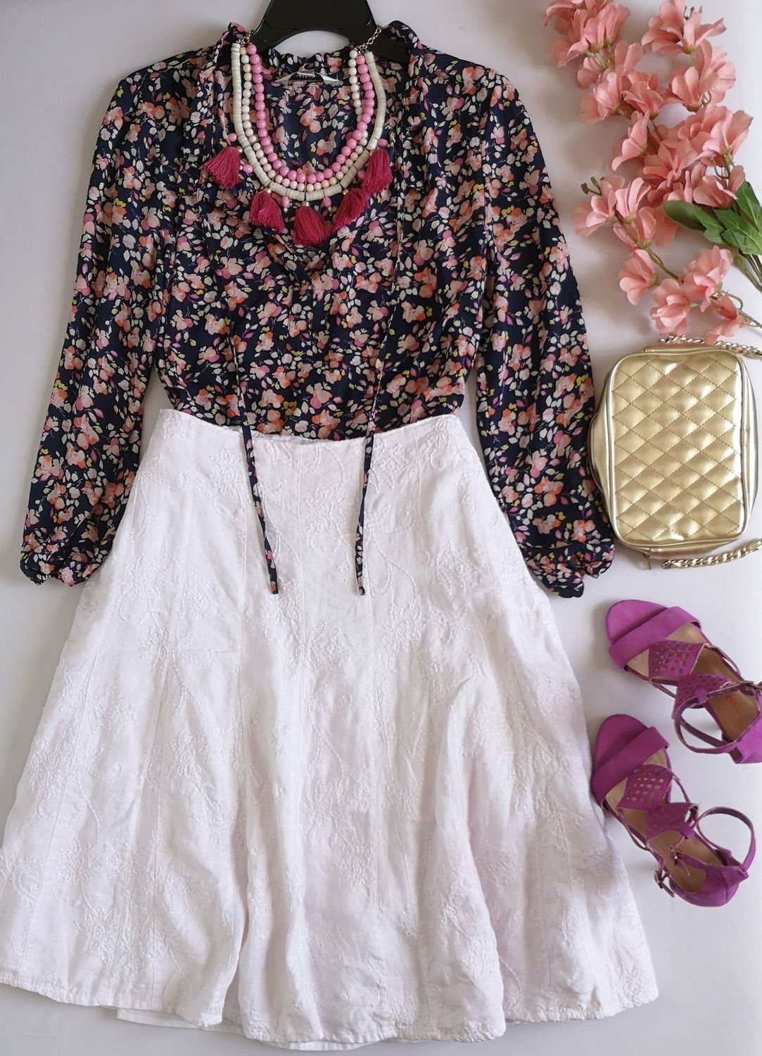 FALDA DE LINO BORDADA Y BLUSA