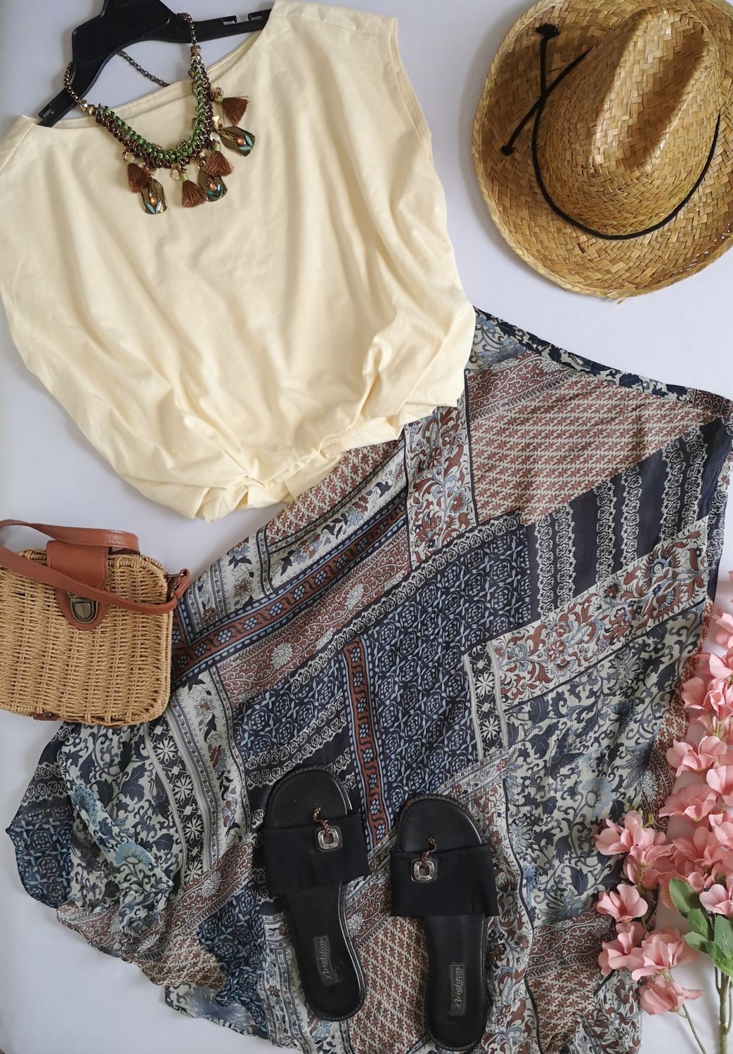 BLUSA NUEVA CORRUGADA DE ABAJO Y FALDA MIDI ⚓