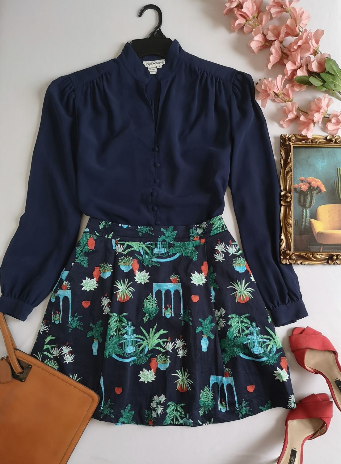 FALDA CON BOLSAS A LOS LADOS Y BLUSA DE CHIFÓN