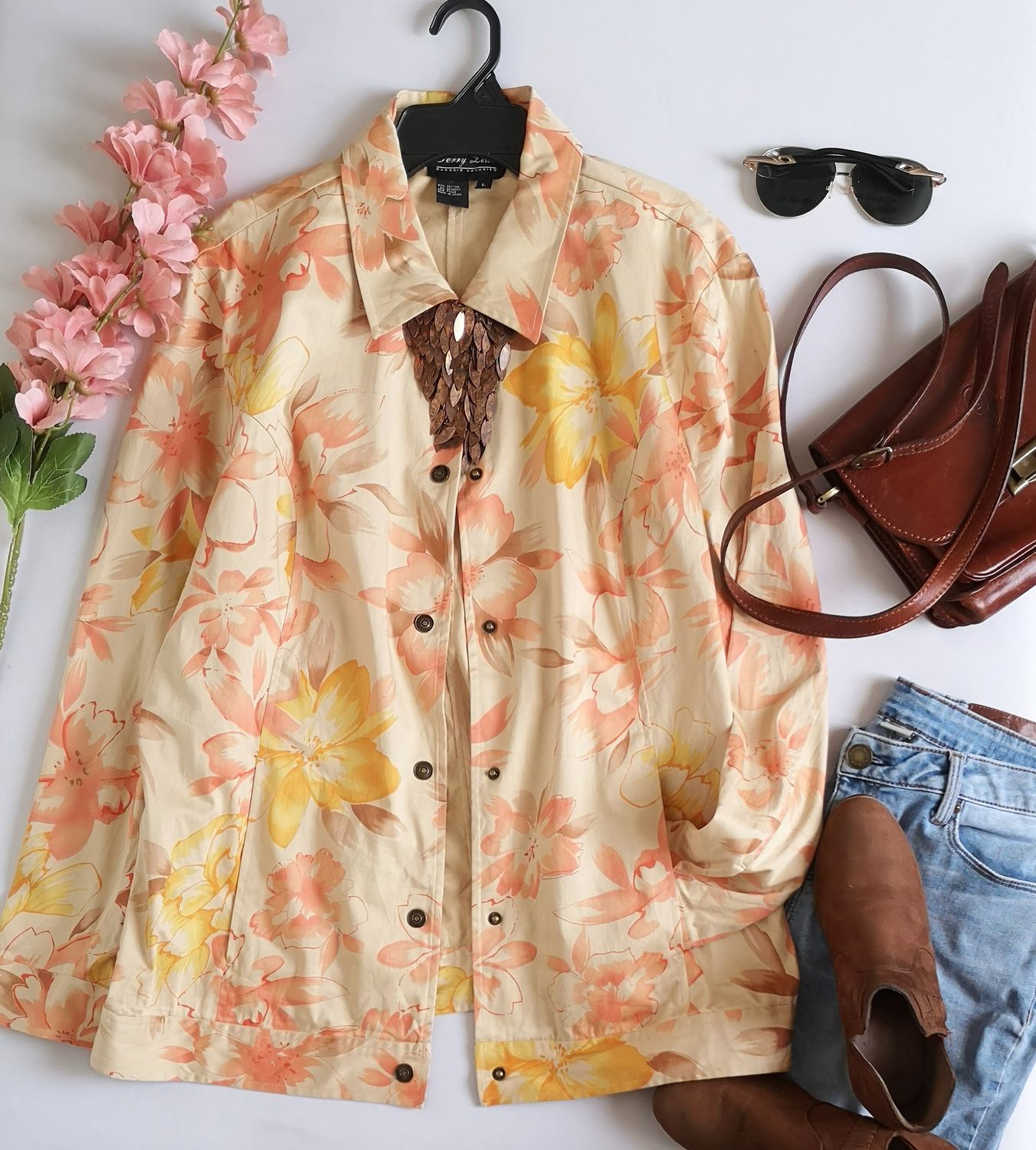 GABARDINA CON BOLSAS A LOS LADOS