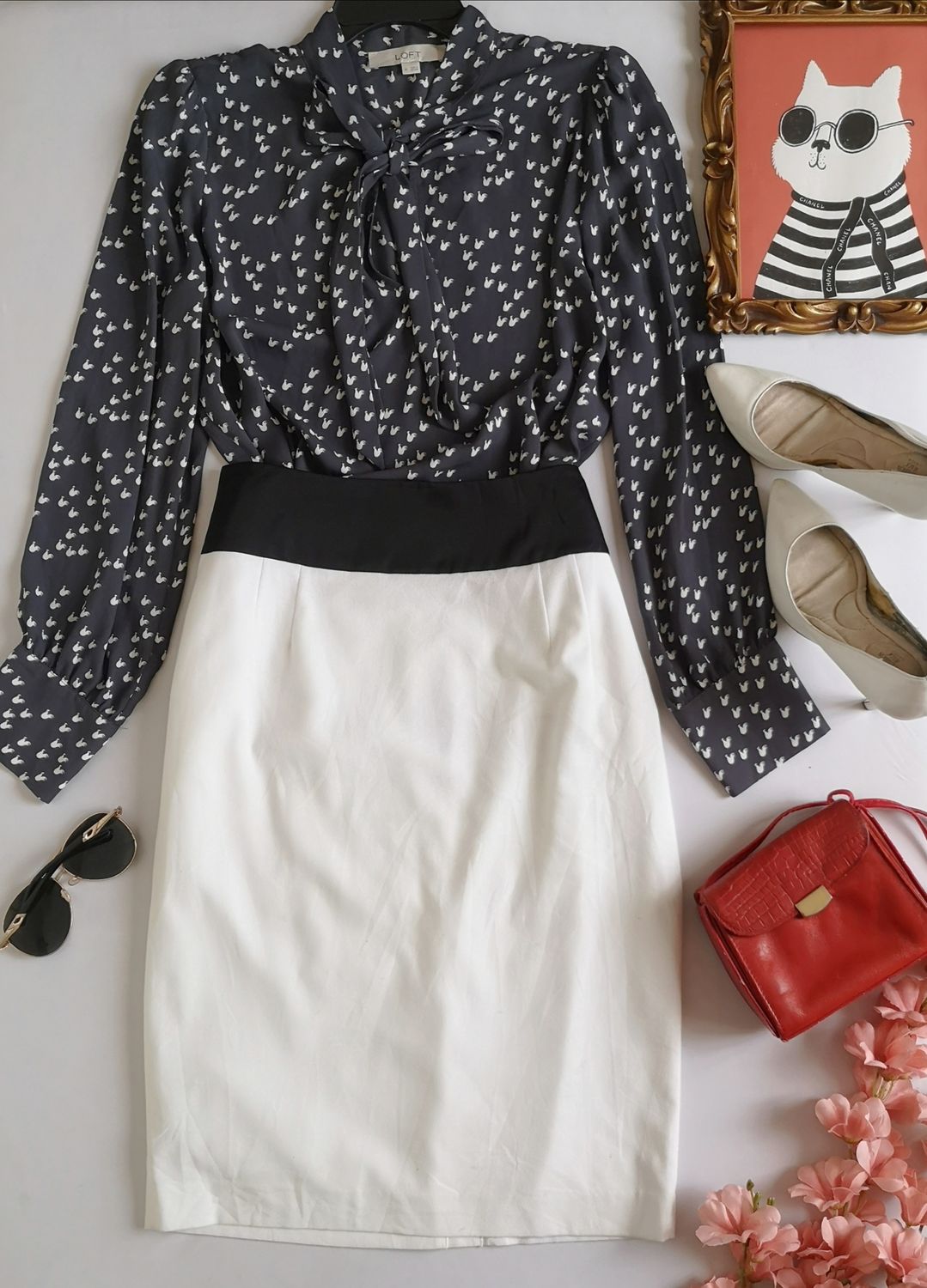 FALDA LÁPIZ Y BLUSA CON CINTO PARA MOÑA