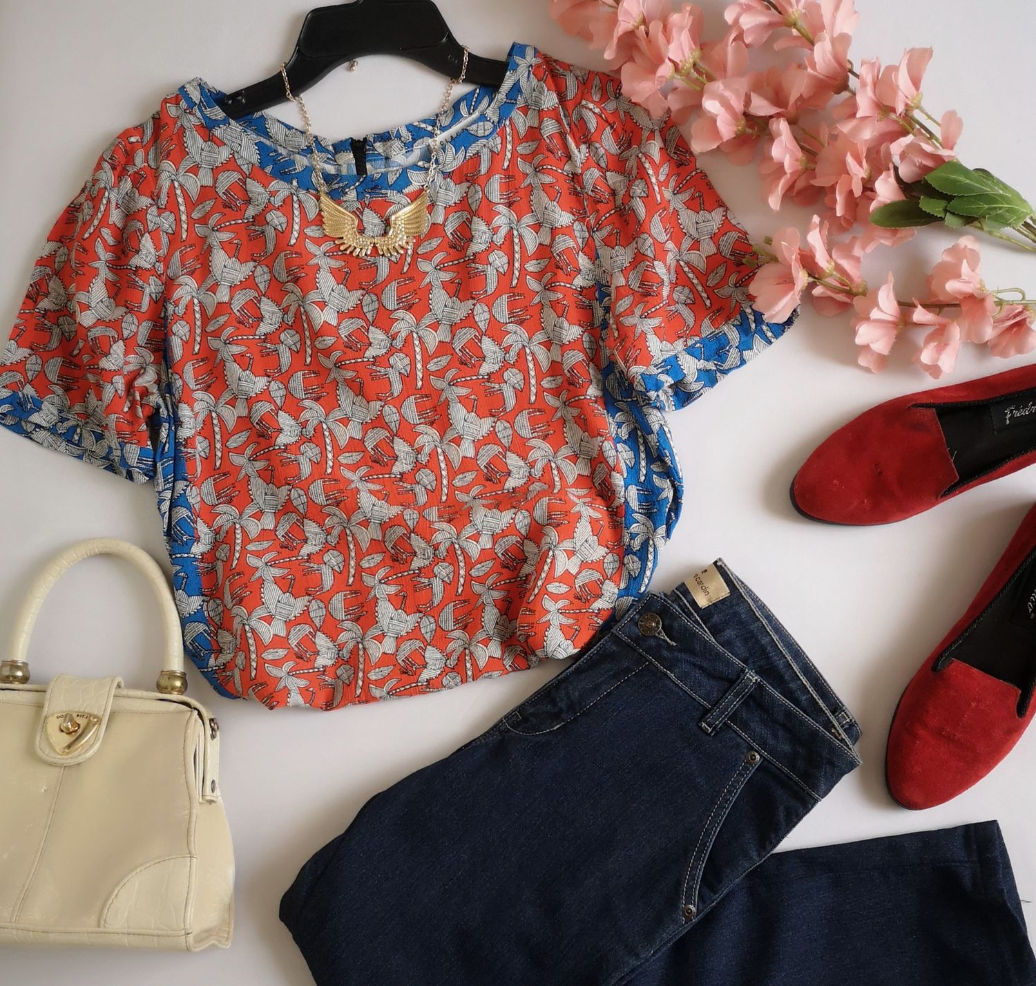 BLUSA CON ZIPPER ATRÁS INCLUYE COLLAR