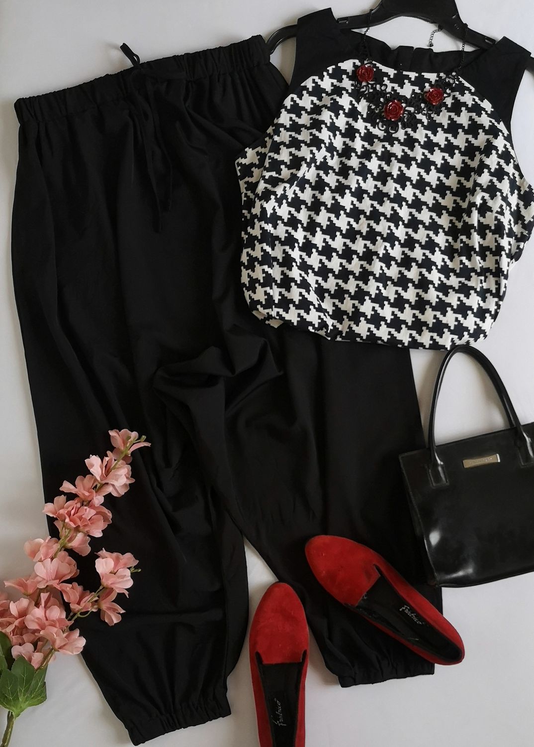 PANTALÓN TIPO HIPPIE Y BLUSA SIN MANGAS