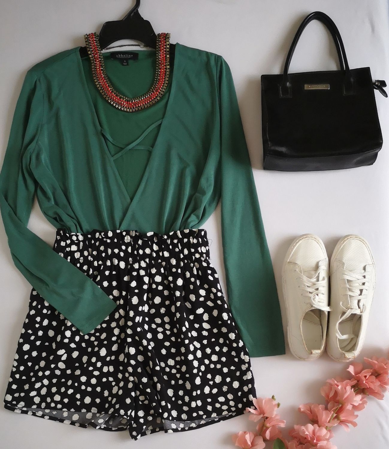 SHORT TELA SUAVE Y BLUSA TRASLAPADA CERRADA