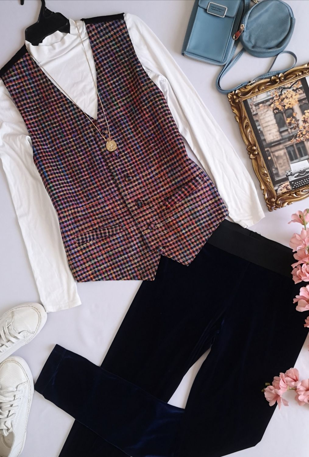 CHALECO TIPO SASTRE Y PANTALÓN DE TERCIOPELO