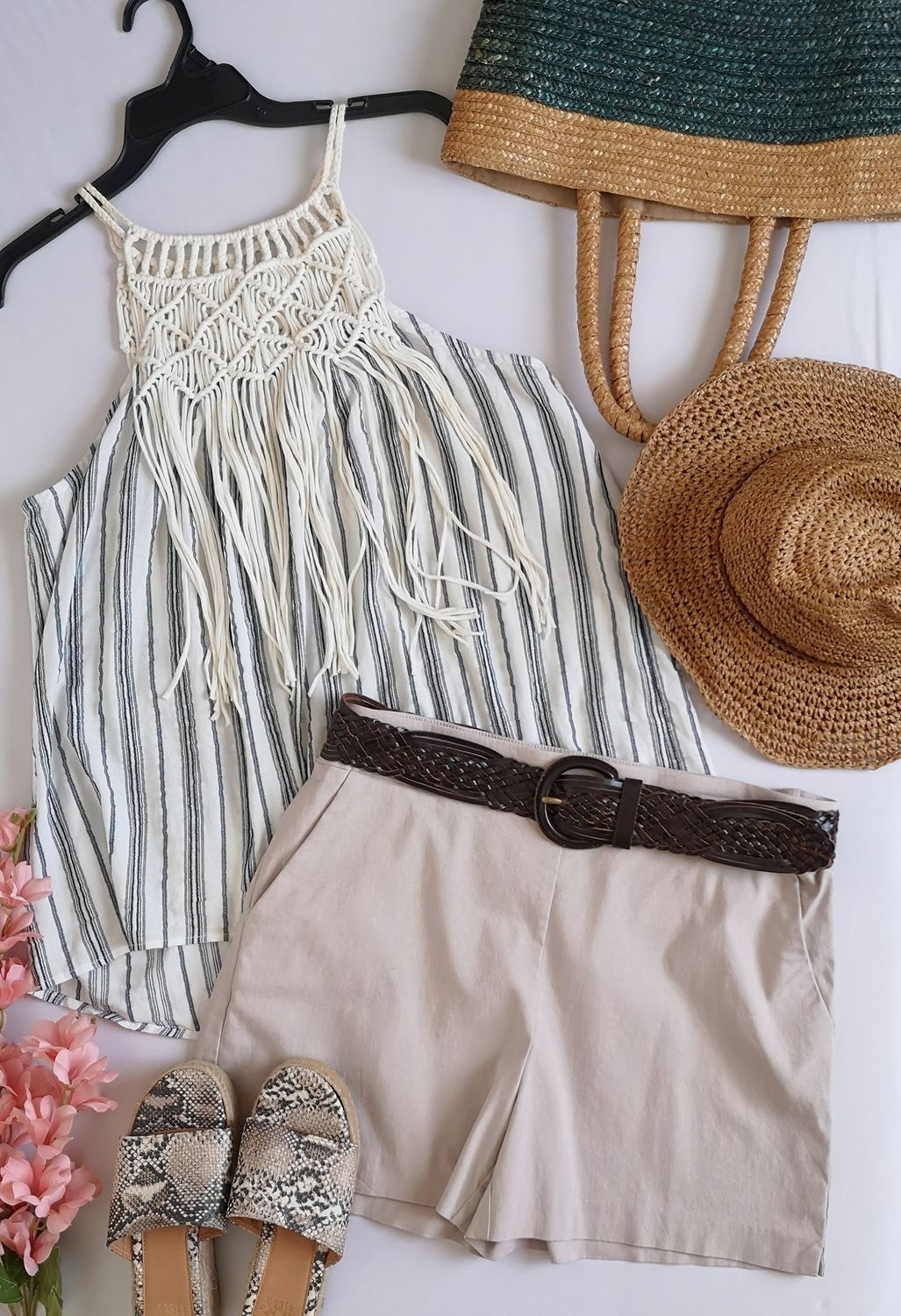 SHORT CON BOLSAS A LOS LADOS Y BLUSA CON FLECOS ❤️