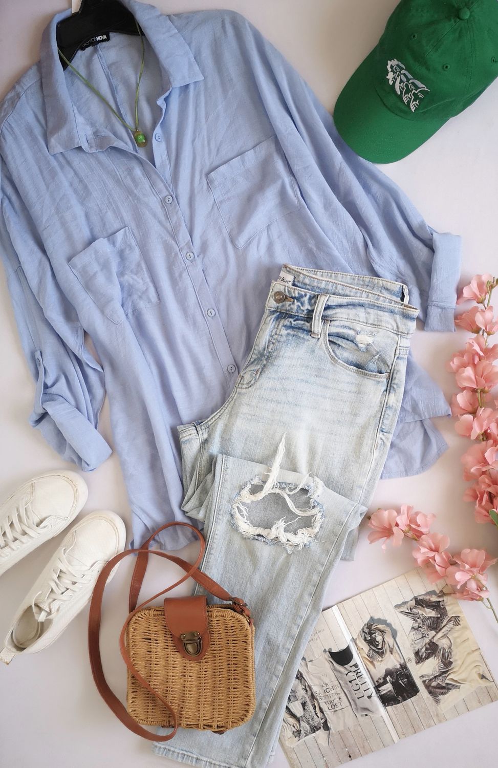 JEANS Y BLUSA TIPO OVER SIZE