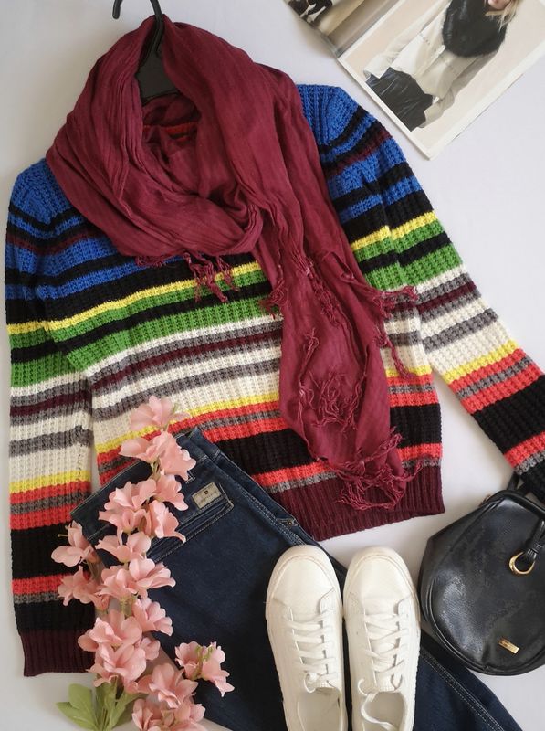 SUÉTER TEJIDO INCLUYE BUFANDA