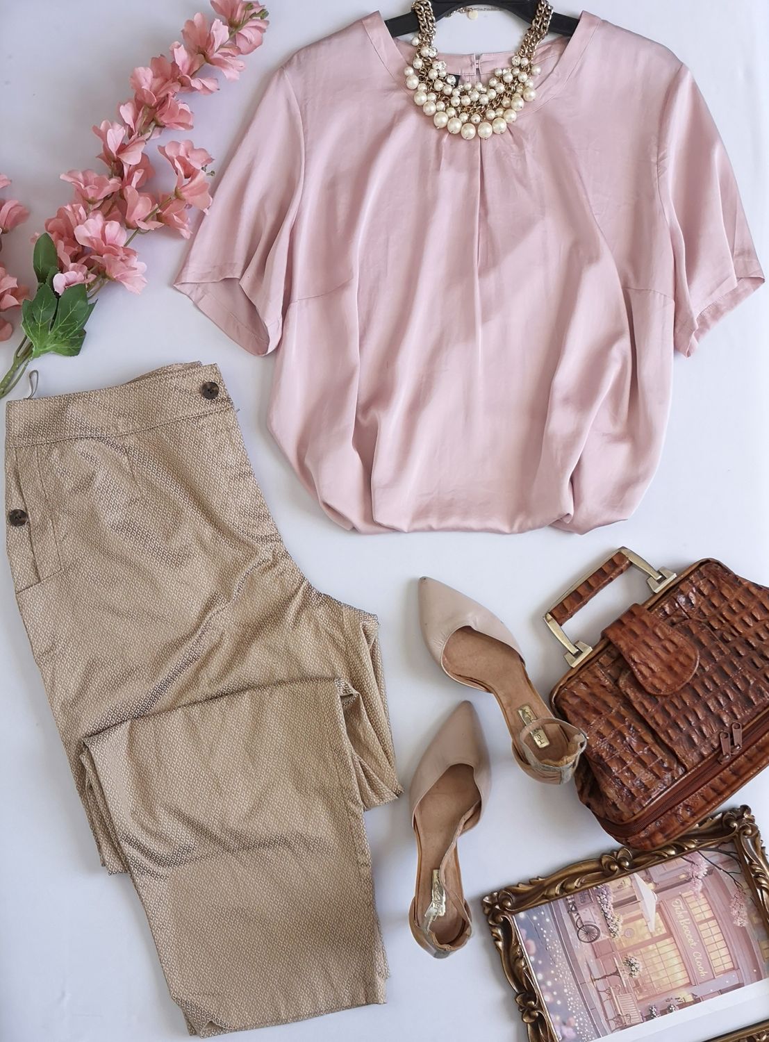 BLUSA TIPO SEDA Y PANTALÓN ANCHO DE LAS CADERAS ❤️