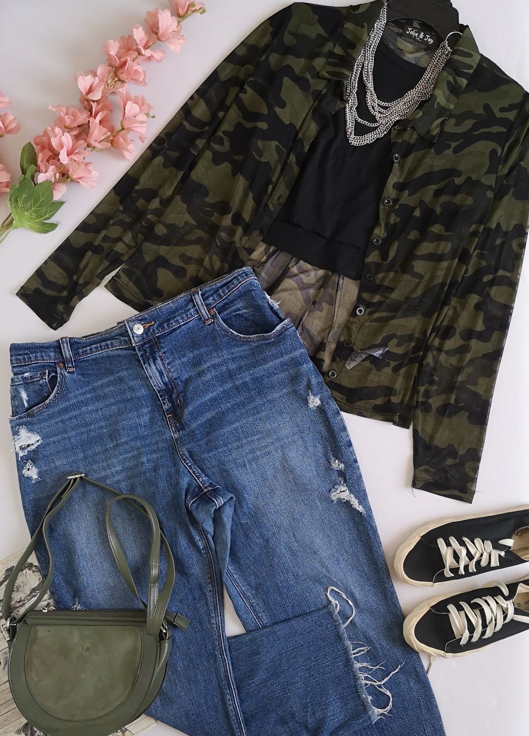 JEANS ESTILO BOYFRIEND Y BLUSA NUEVA