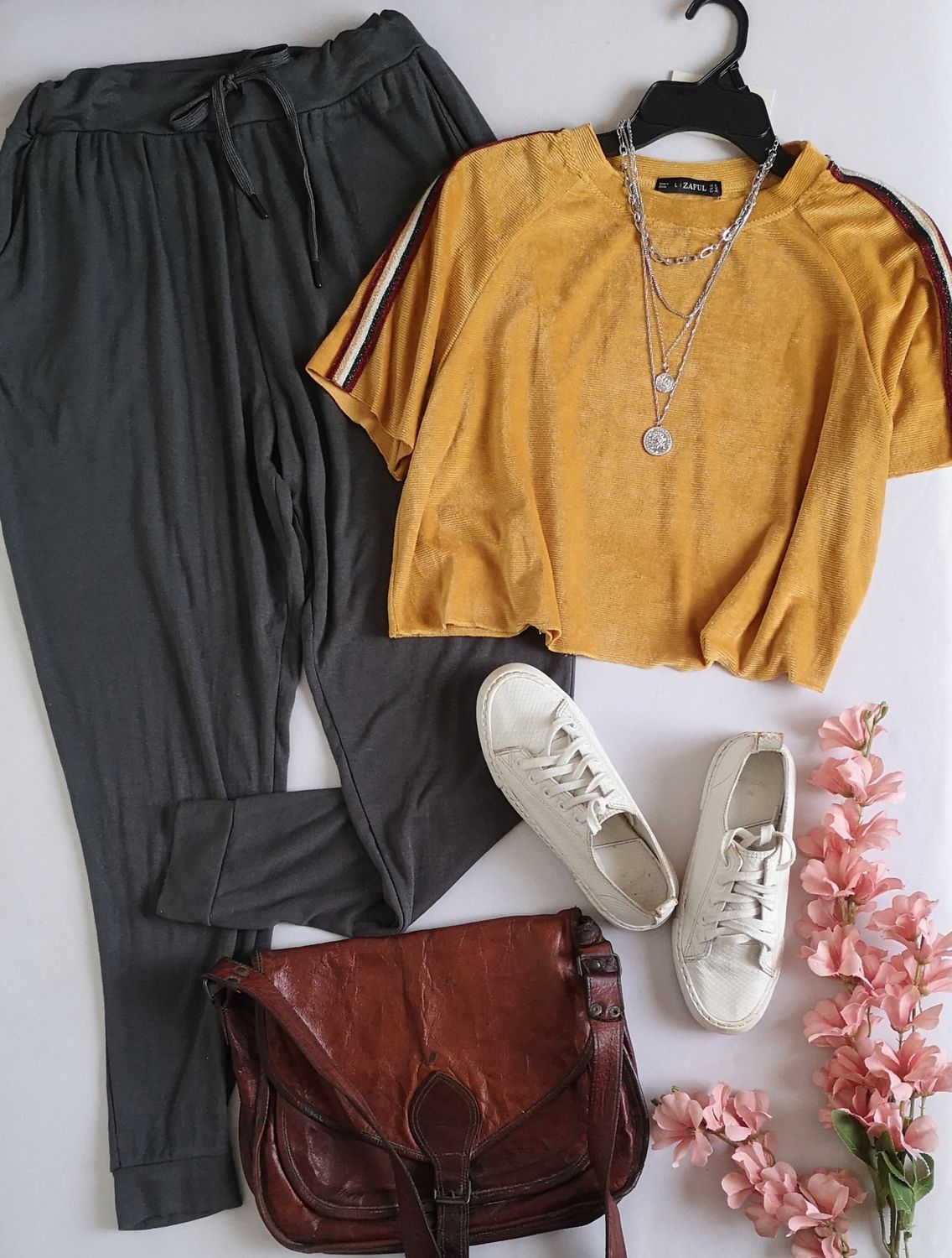 BLUSA CORTA Y PANTALÓN TIPO PANS