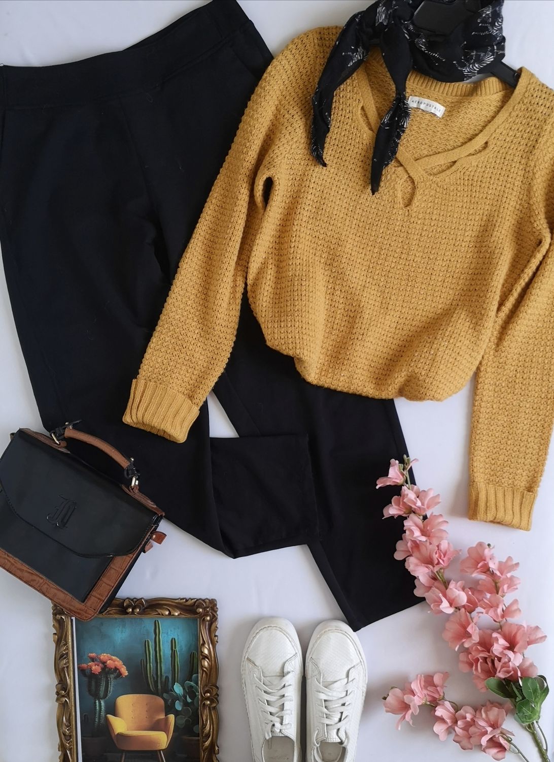 SUÉTER TEJIDO Y PANTALÓN JOGGER