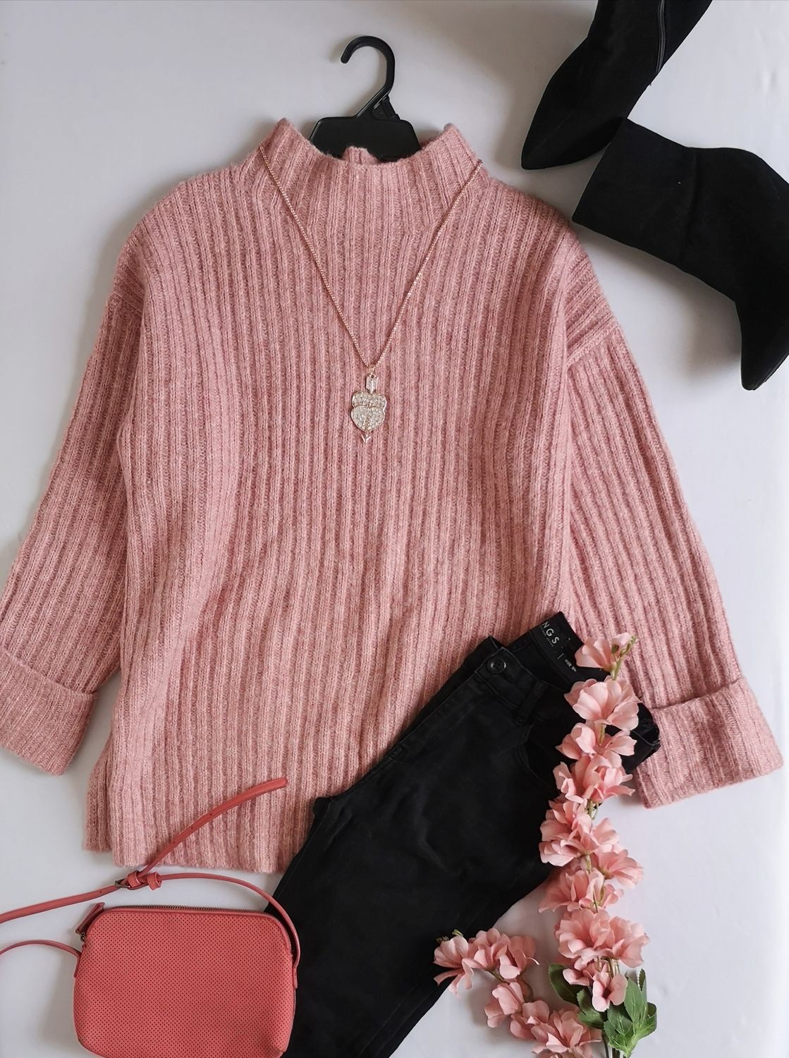 SUÉTER ESTILO ANCHO INCLUYE COLLAR